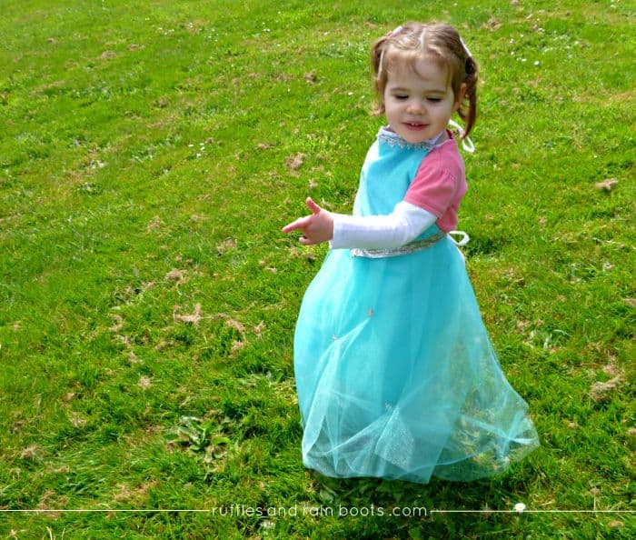 DIY Tutorial for Queen Elsa Dress Up Costume