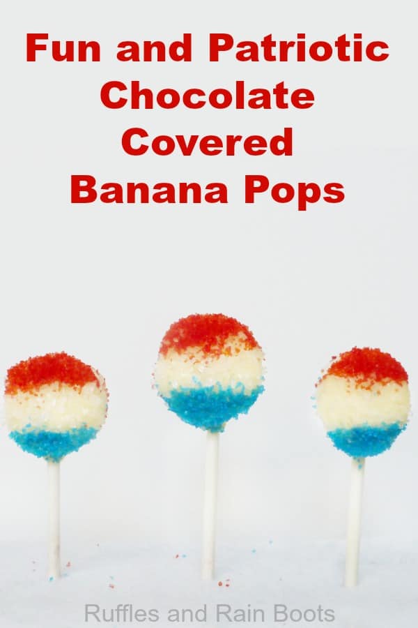 Make these fun, easy, and quick patriotic chocolate covered bananas for Independence Day! #healthytreats #dessert #patriotic #independenceday #4thofJuly #Julyfourth #memorialday #bananadesserts #kidsinthekitchen #rufflesandrainboots