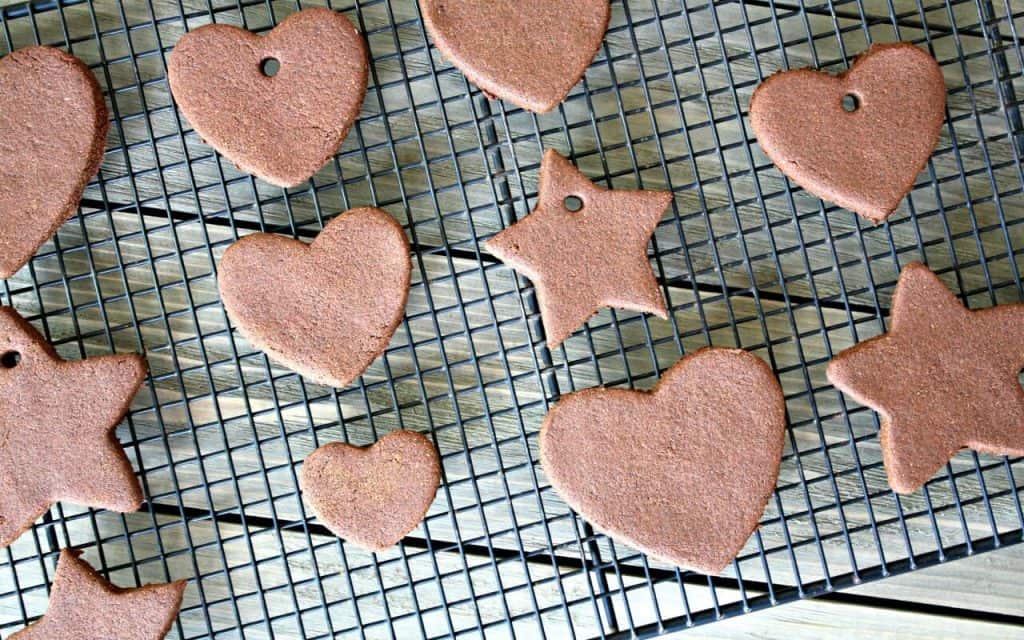 Make No Bake Spice Ornaments with Cinnamon, Applesauce, and Glue