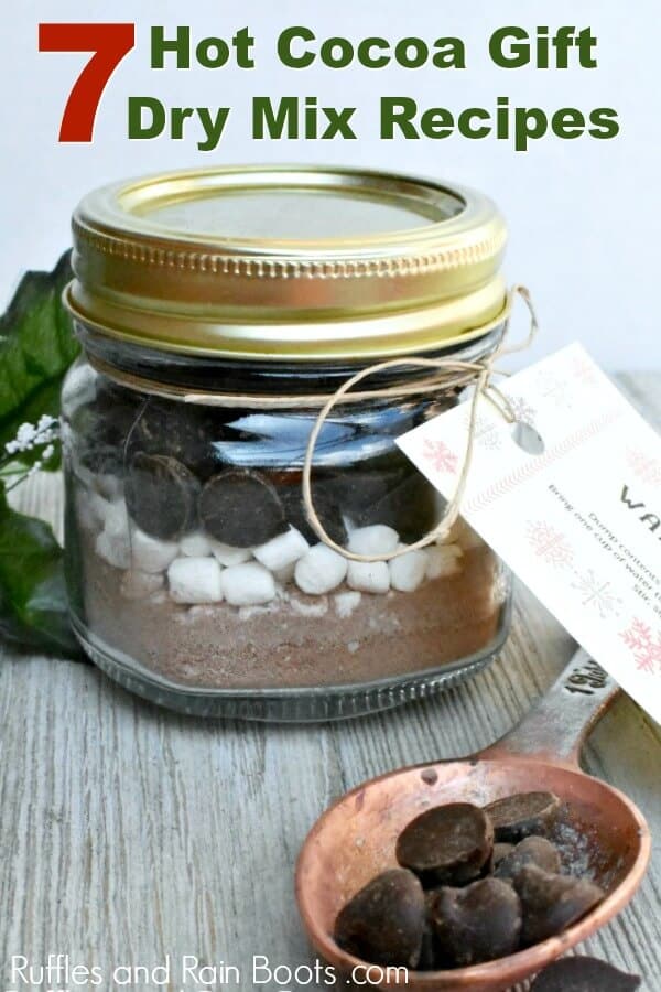 mason jar hot cocoa gift with text which reads 7 hot cocoa gift dry mix recipes