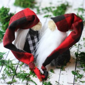 DIY Christmas Gnomes – Adorable Mr. and Mrs. Gnome