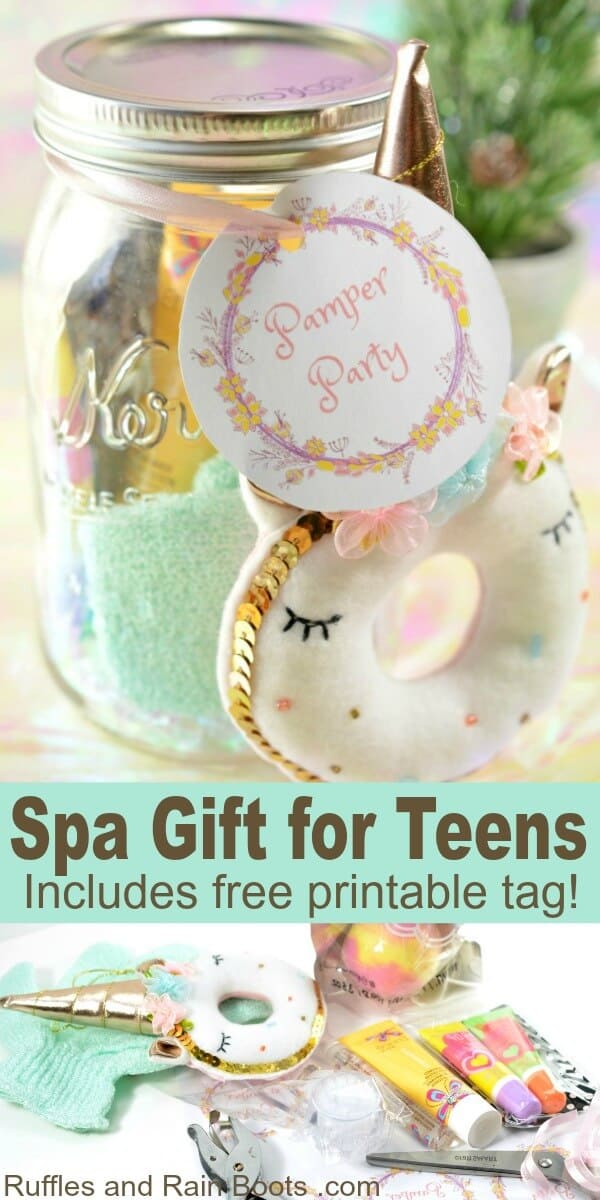 This spa mason jar gift idea for teens is a quick Christmas gift idea for the tween or teen in your life. It's easy to make many at a time, making it perfect for dance, cheer, or a group of friends. #masonjargifts #giftideasforteens #spagifts #diyChristmas