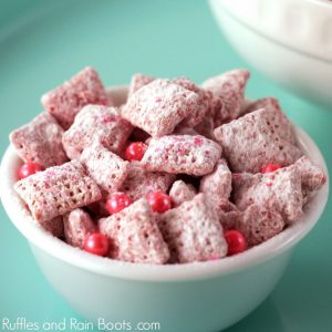 Pink Muddy Buddies – A Puppy Chow Snack Mix to WOW!