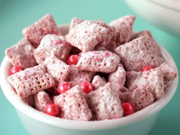 Pink-Muddy-Buddy-Snack-Mix-