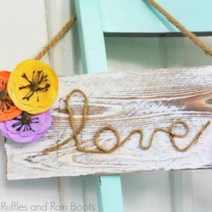 Easy Farmhouse Sign for Spring Will Brighten Any Room