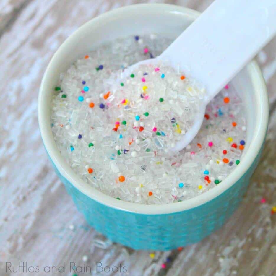 how to make rainbow bath soak in a blue bowl on a wood background