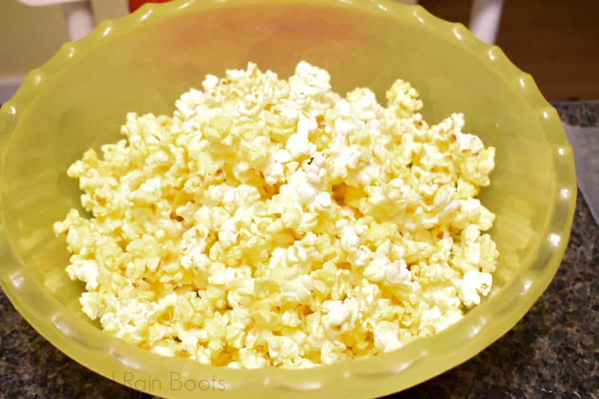 popcorn in bowl with kernels removed