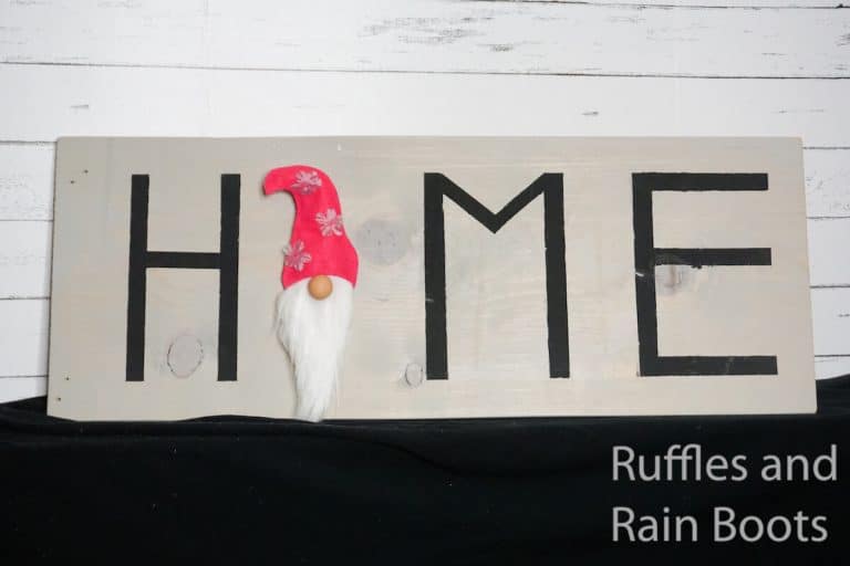 Make this Awesome Home Gnome Interchangeable Seasonal Sign!