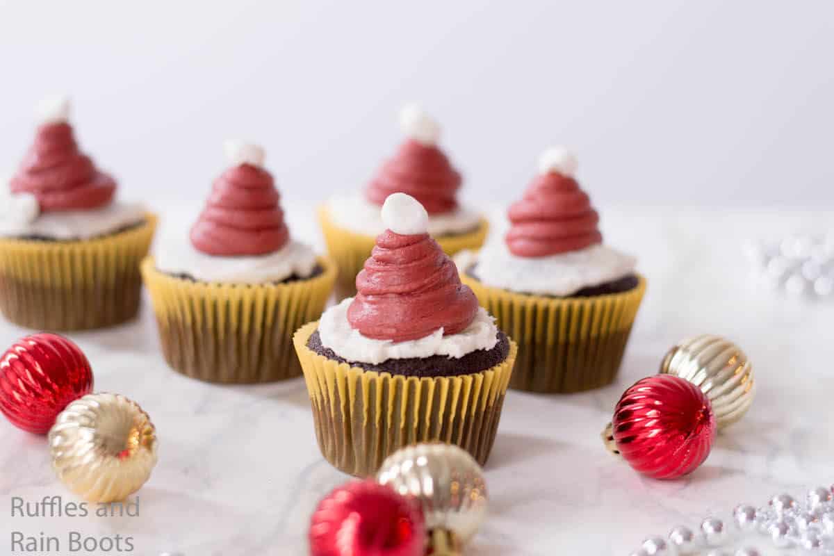 how to make christmas hat cupcakes