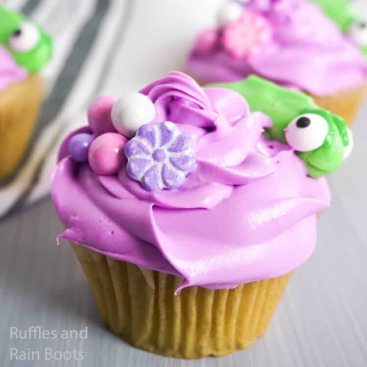 how to make cupcakes with pascal from rapunzel