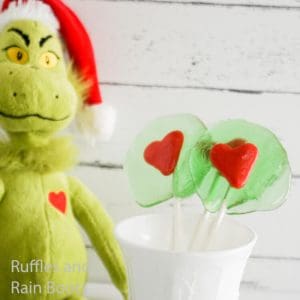 This Grinch Lollipop Recipe is so Easy and Tasty!
