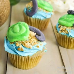Make Waves with these Moana Cupcakes for an Easy Moana Party Treat!