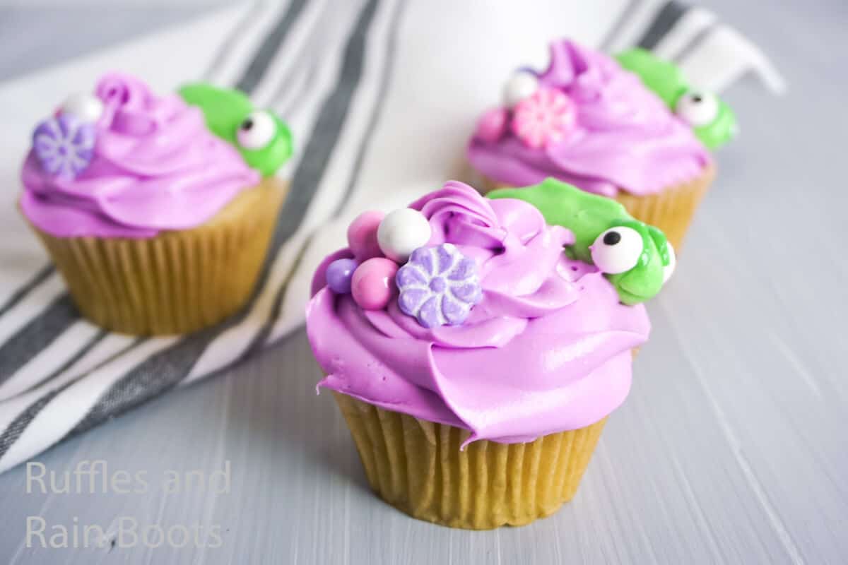 how to make pascal cupcakes for a tangled party