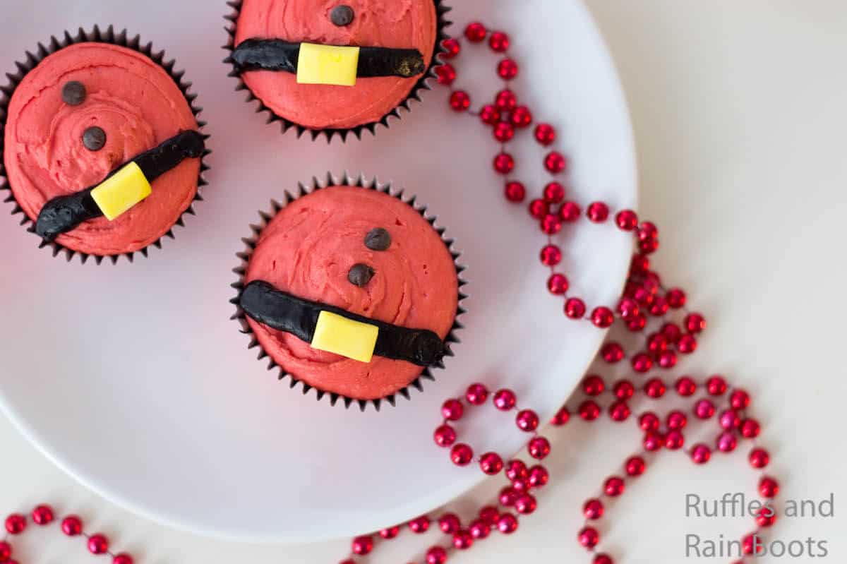 how to make santa belt cupcakes