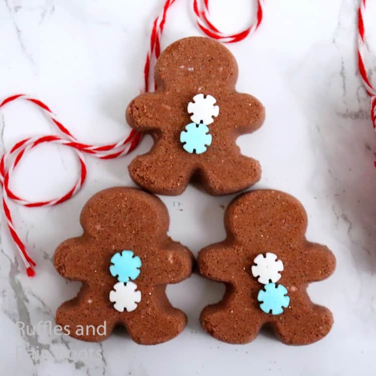 how to make gingerbread man bath bombs for christmas gifts