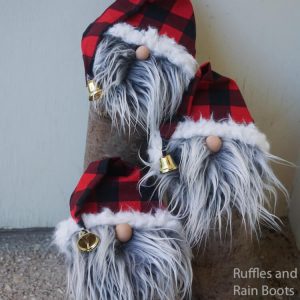 Easy Farmhouse Gnome Porch Decorations from Logs