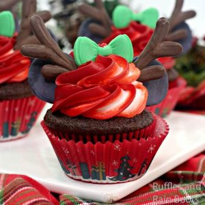 These Minnie Reindeer Cupcakes are Fun Christmas Cupcakes!