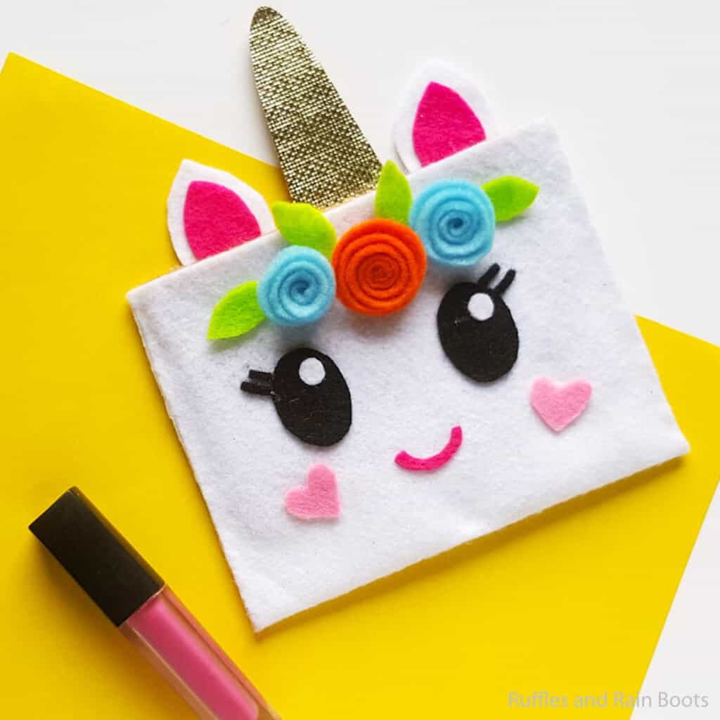 easy makeup pouch with unicorn face