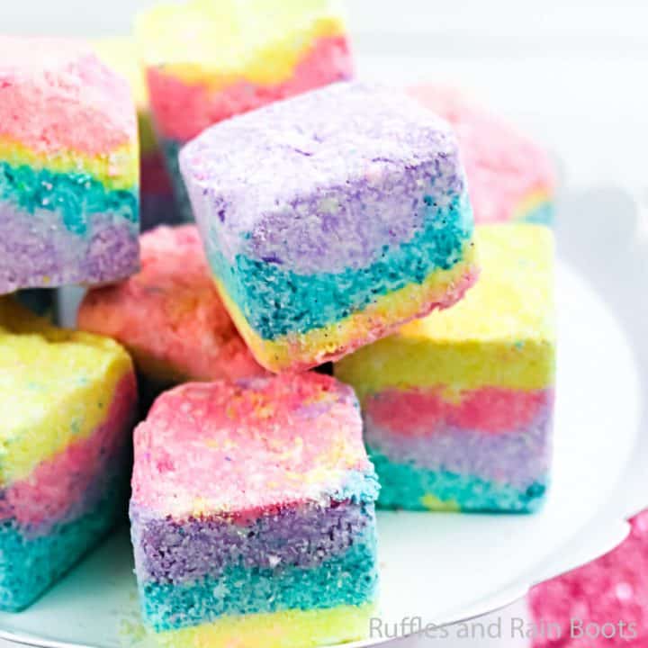 Make These Easy Unicorn Sugar Scrub Cubes for a Unicorn Party!