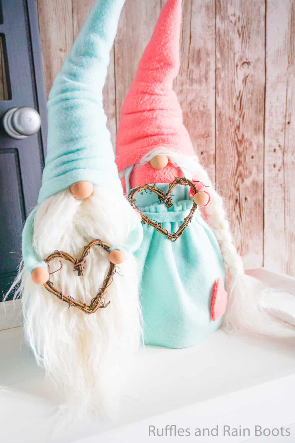 easy pattern for a gnome made with fleece