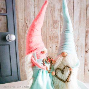 Make So Many Easy Gnomes with This Cozy Gnome Pattern