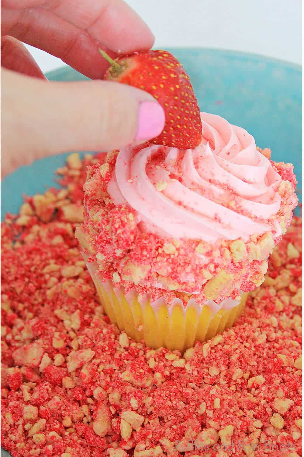 easy cupcake with strawberry flavoring