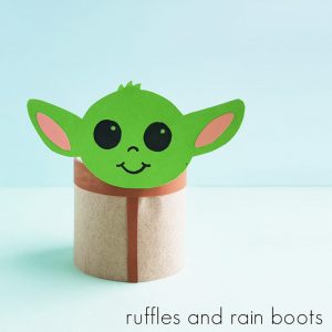 Everyone LOVES This Baby Yoda Paper Craft Inspired by The Mandalorian!