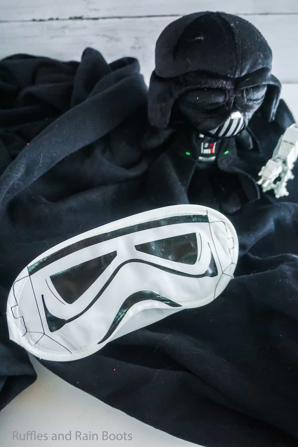 how to make a stormtrooper sleep mask for a disney fish extender gift