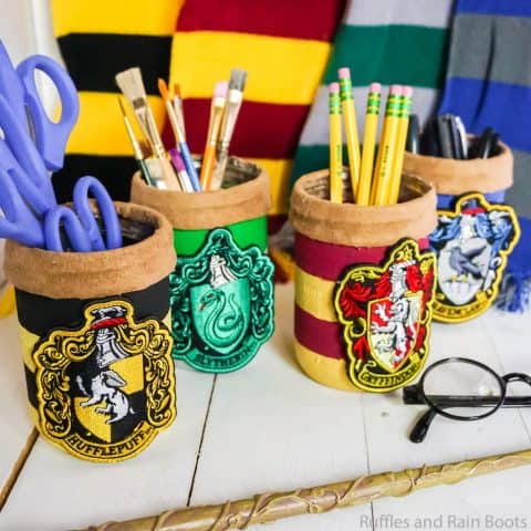 Make These Hogwarts Houses Harry Potter Mason Jars in Minutes!