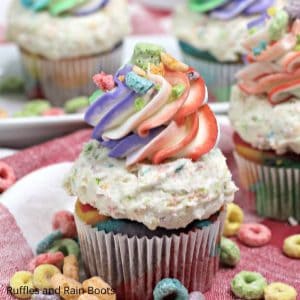 Fruit Loops Cupcakes Bring a Little Pop of Color to Your Cupcakes