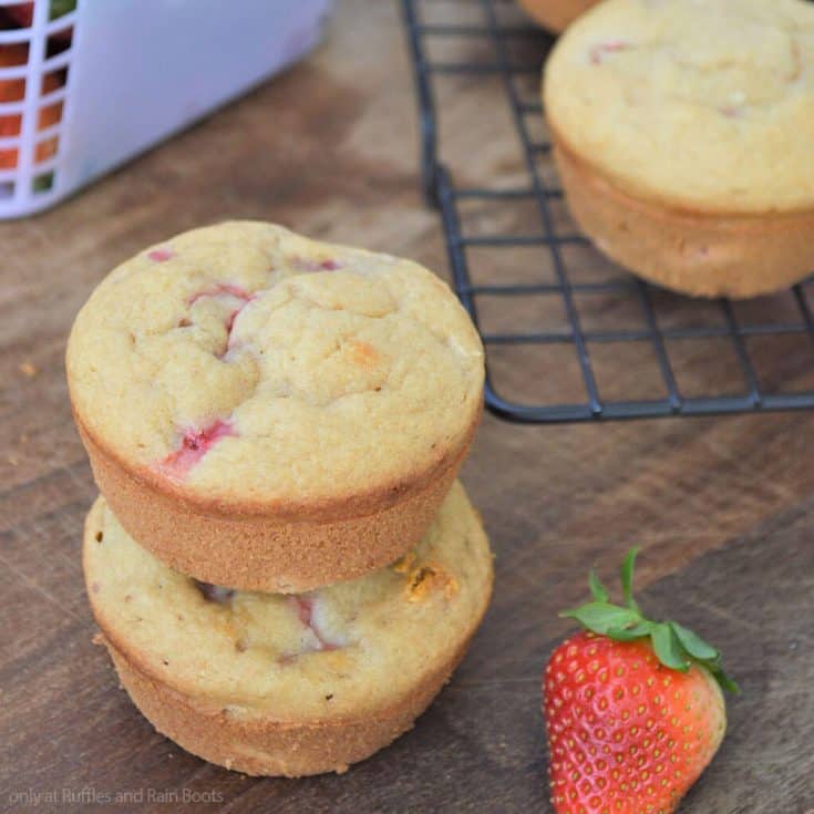 easy strawberry muffin recipe Artboard 1