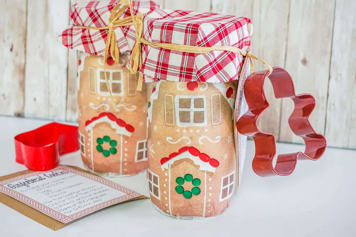 diy gift idea of gingerbread cookie mix in a jar