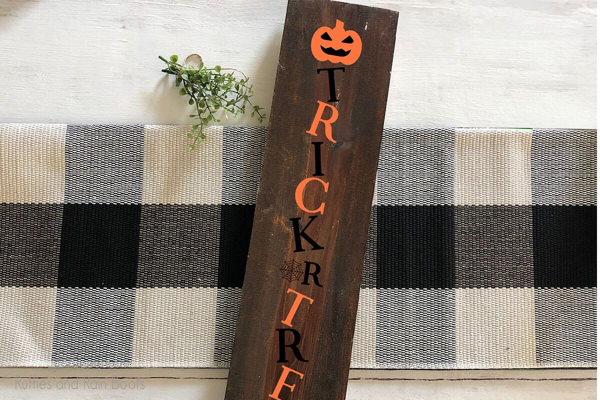 Trick or Treat Vertical Sign