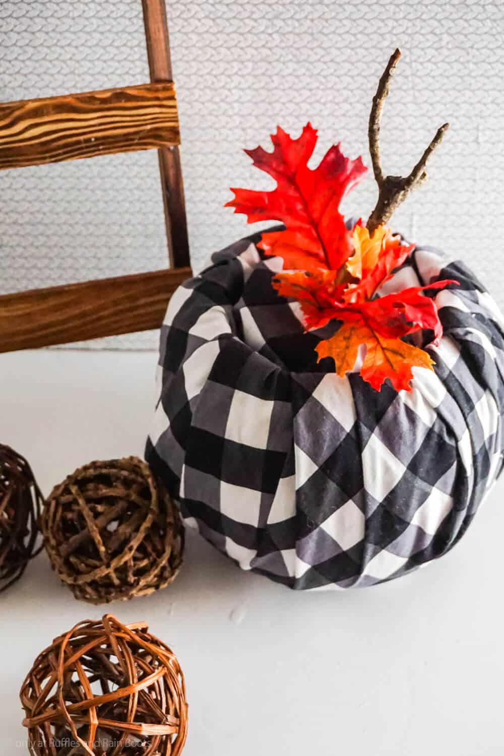 easy DIY fabric pumpkin craft