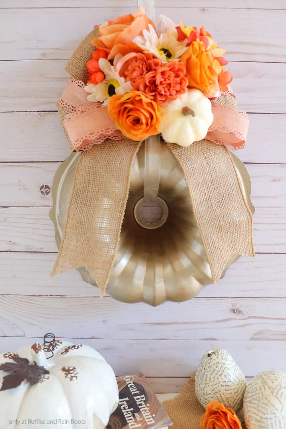 fall craft to make a wreath from a bundt pan for fall