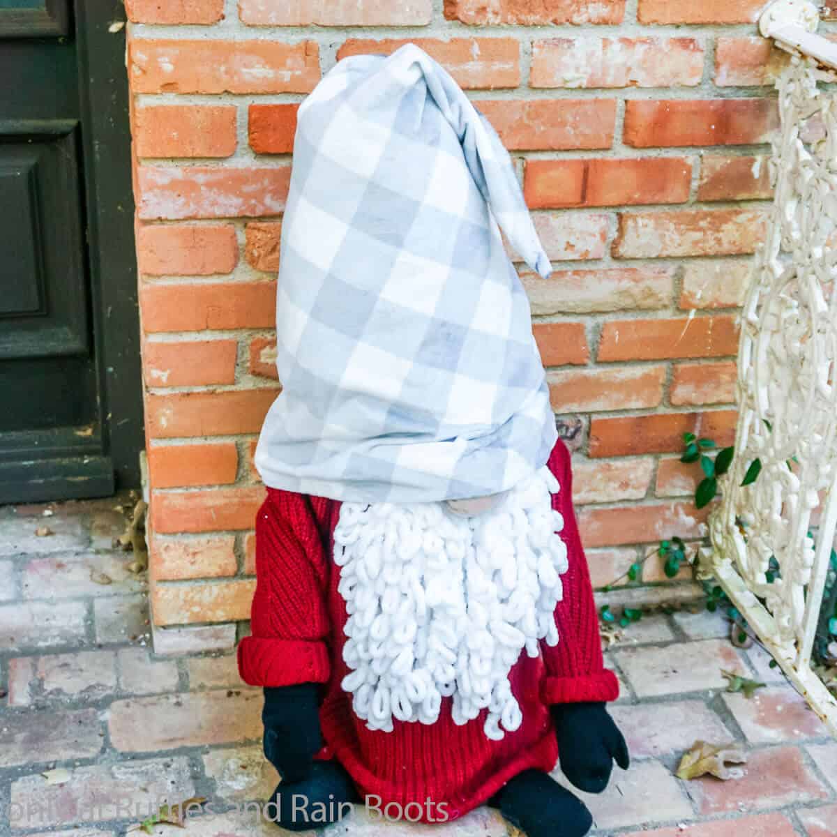 no-sew gnome for the porch