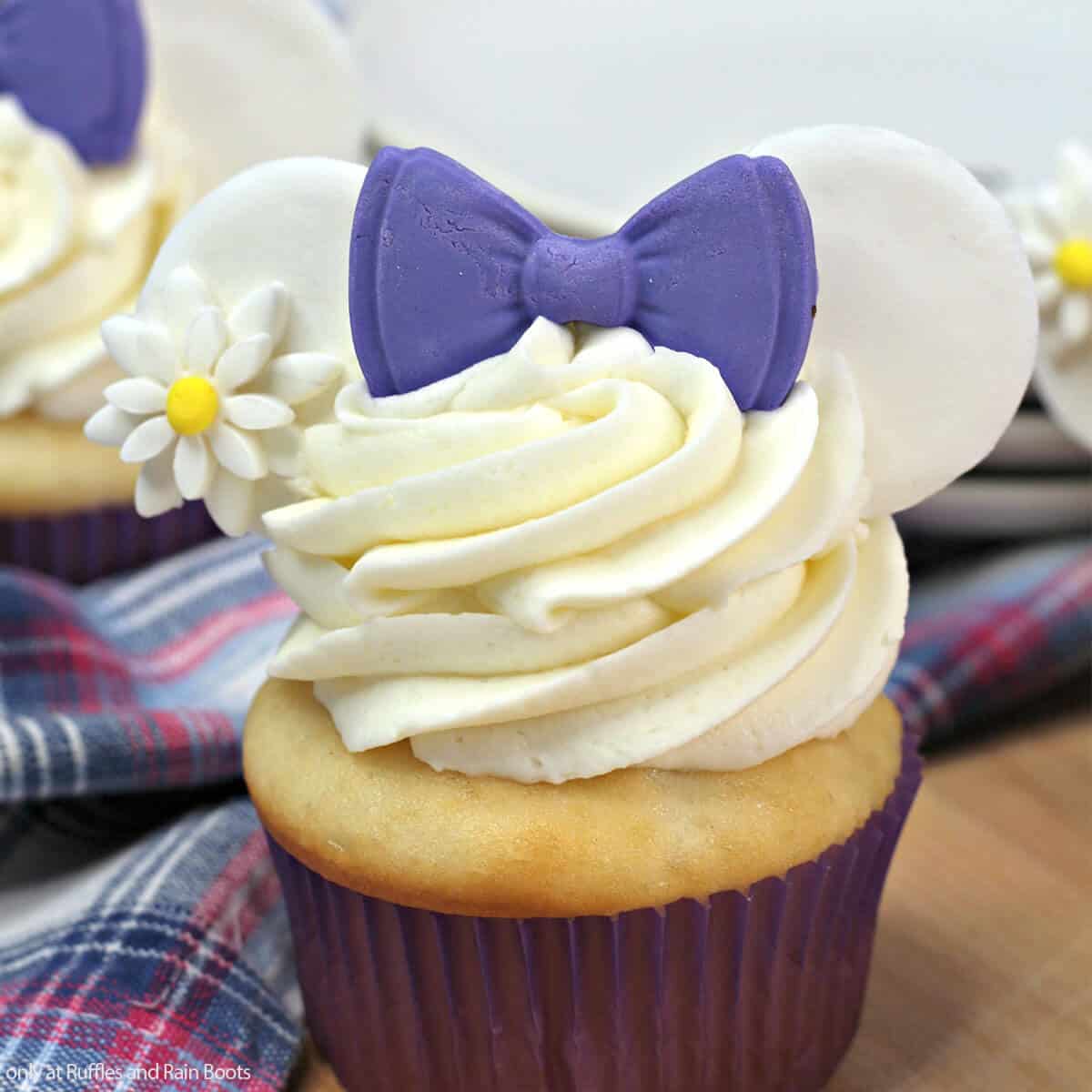 easy daisy duck cupcake recipe with mouse ears for disney vacation reveal