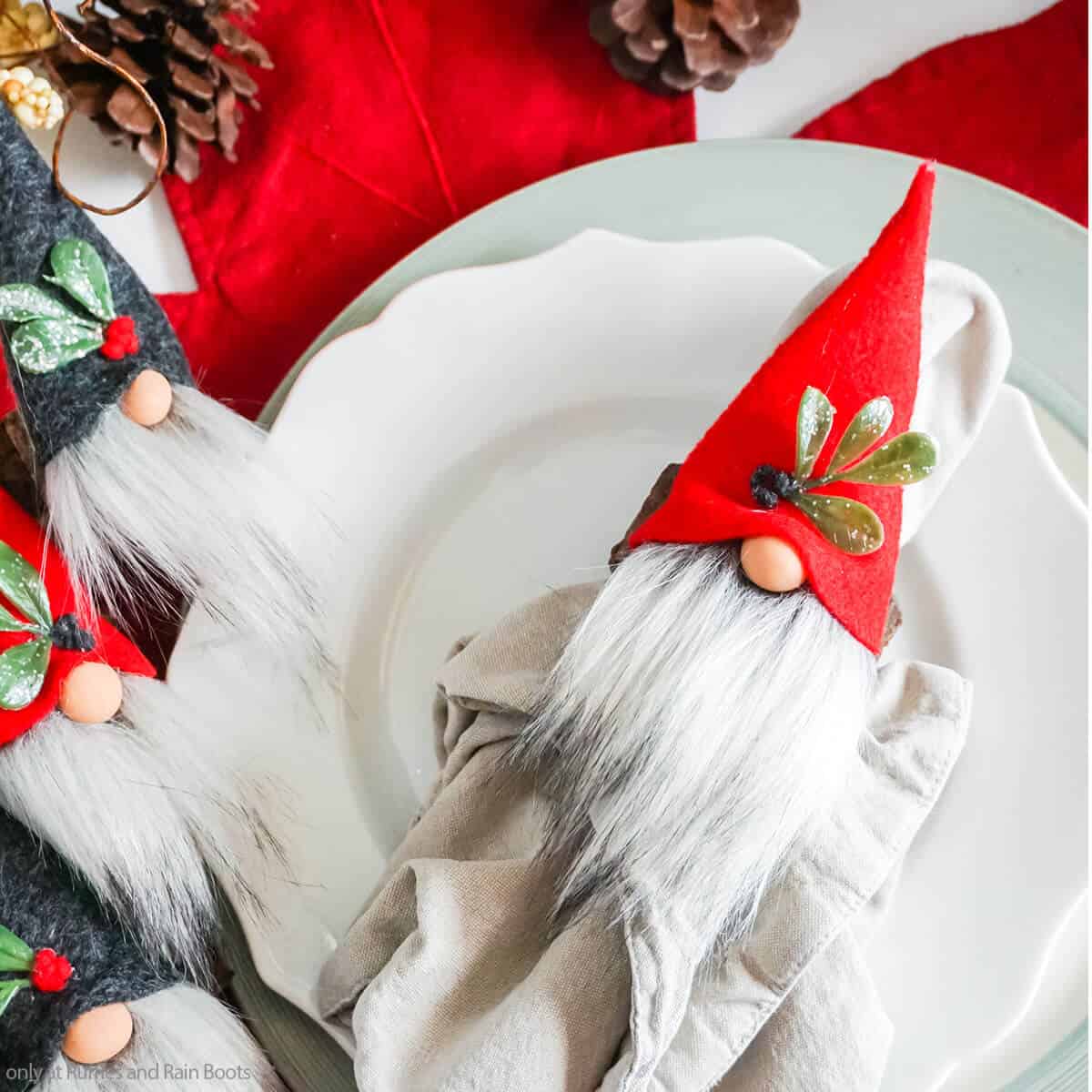 easy christmas gnome pattern for napkin ring gnomes