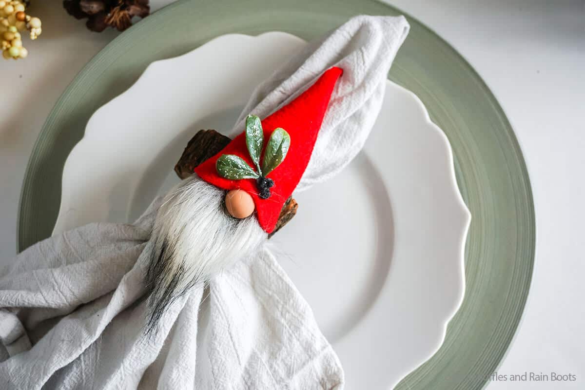 How to Make Gnome Napkin Rings in 5 Minutes with This Gnome Pattern!