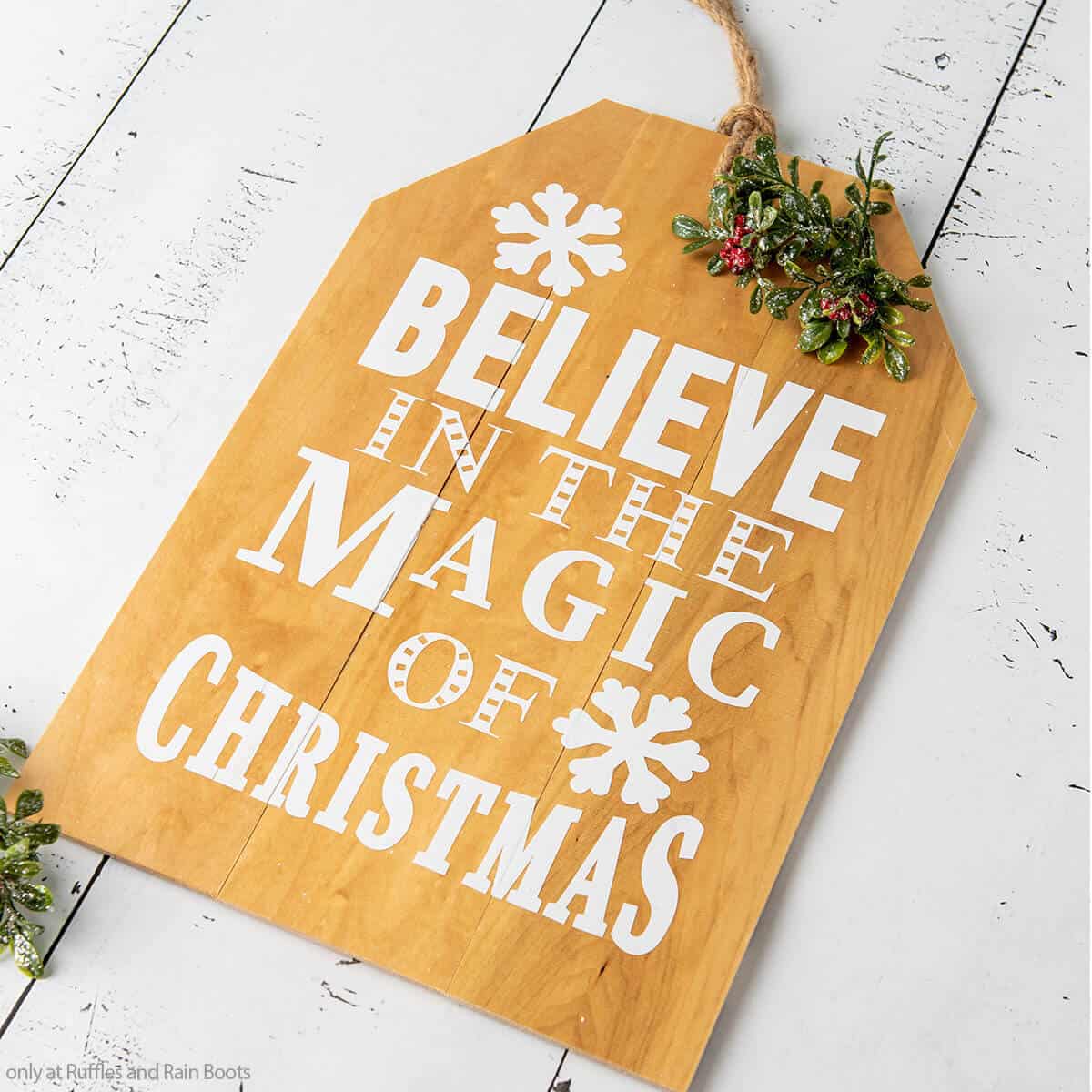 wooden sign cricut craft for christmas