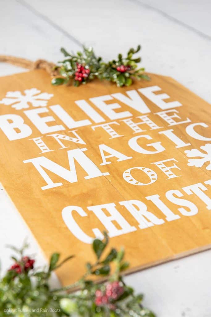 Make This Believe in the Magic of Christmas Wooden Sign