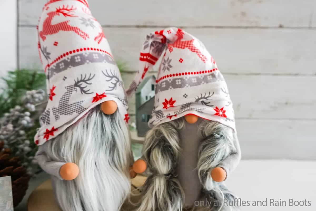 diy christmas gnome pattern for a no-sew gnome