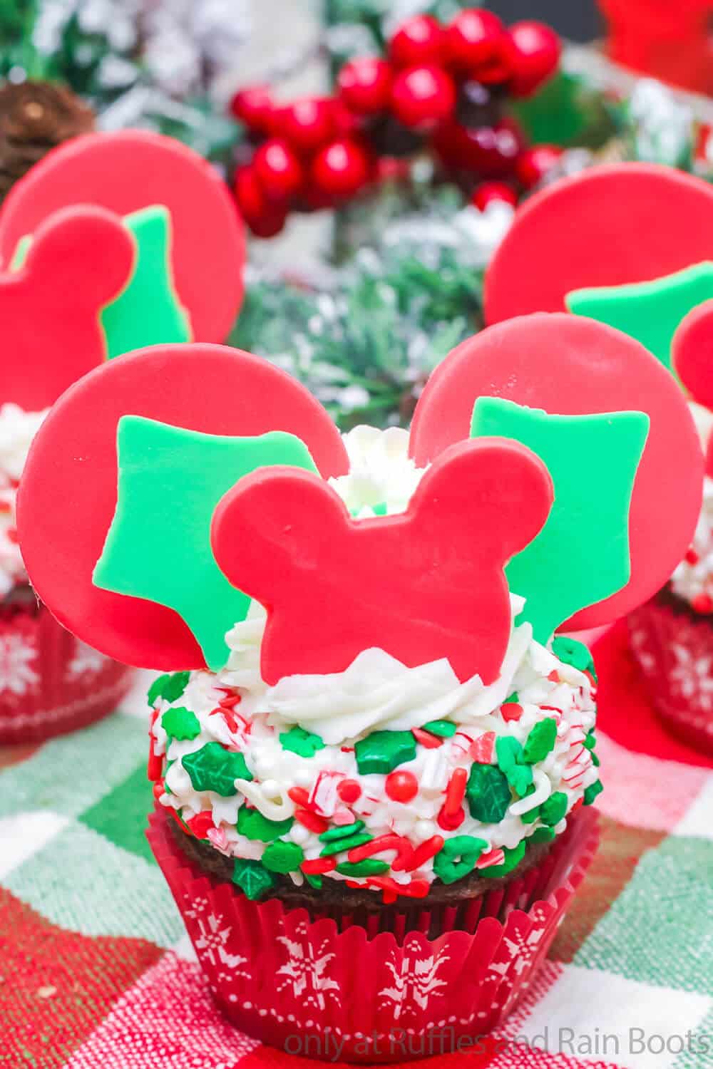 mistletoe christmas cupcakes with mickey ears