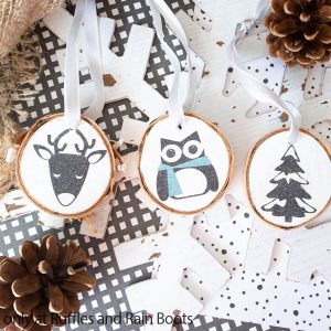 Cute Woodland Animal Wood Slice Ornaments Cricut Craft for Christmas!