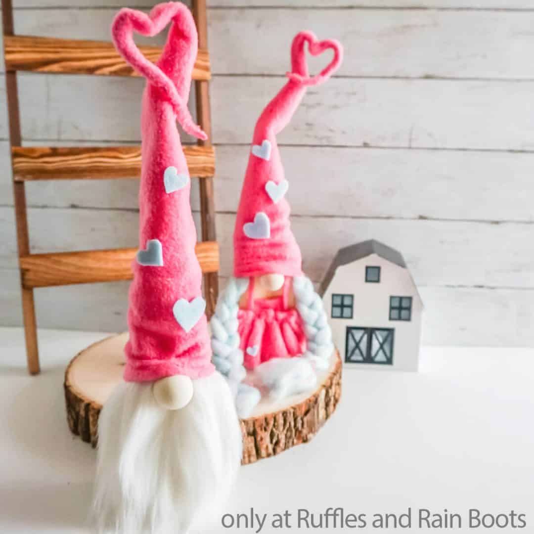 These Easy Valentines Wood Block Gnomes are Easy Wooden Gnomes!