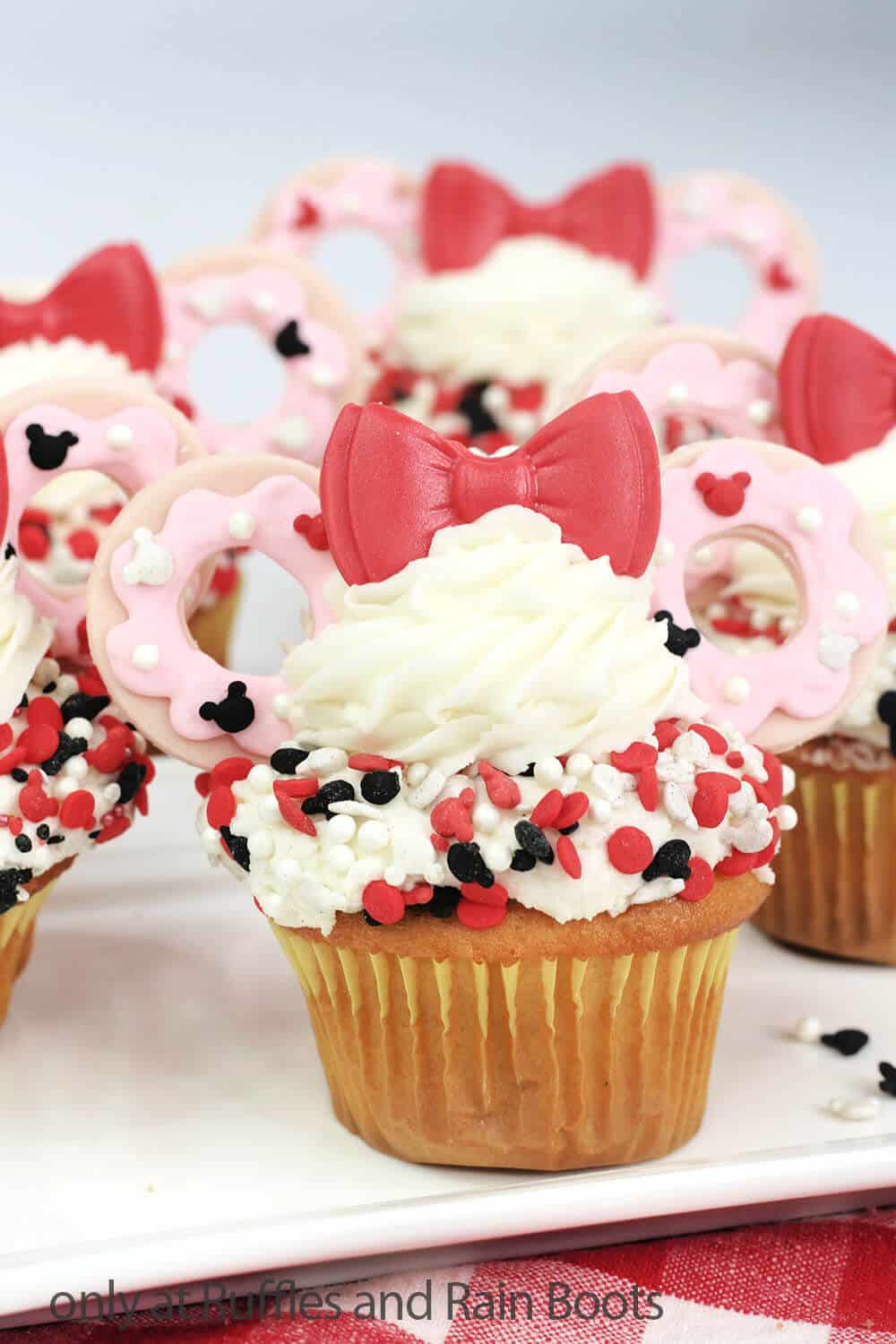 minnie cupcakes for a minnie party