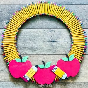 Make This Crayon Wreath for a Fun Teacher Appreciation Wreath!