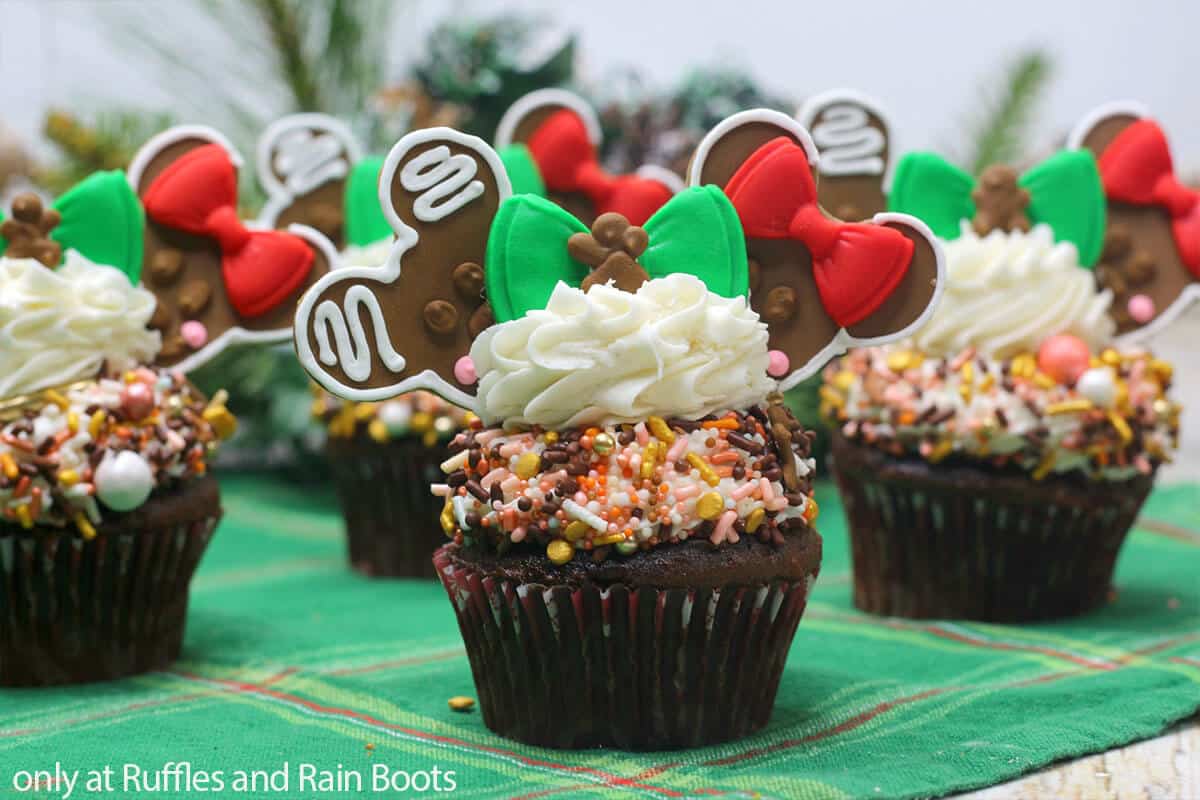 mickey mouse cupcakes for christmas