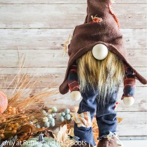 This Standing Scarecrow Gnome Pattern is a Great Fall Farmhouse Gnome